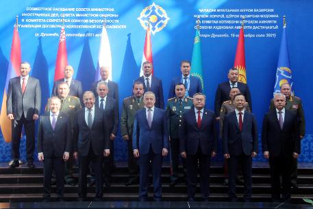 Члены Совета министров обороны ОДКБ в ходе совместного заседания СМИД, СМО и КССБ ОДКБ рассмотрели в Душанбе вопросы военного сотрудничества