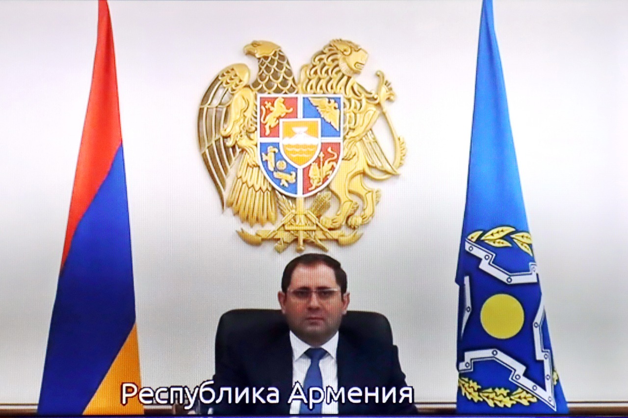Министр обороны Республики Армения Сурен Папикян
