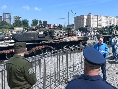Делегация Объединенного штаба ОДКБ осмотрела технику НАТО  на Поклонной горе