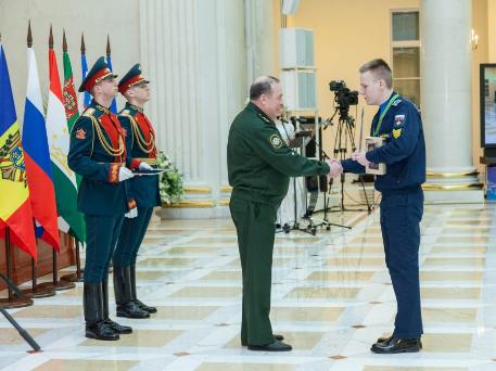 Начальник Объединенного штаба ОДКБ принял участие в торжественной церемонии закрытия второй международной олимпиады курсантов по военной истории, проходившей в Санкт-Петербурге