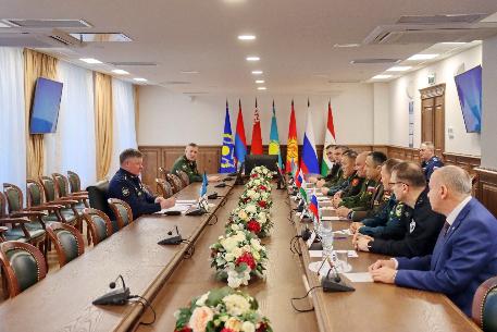 Начальник Объединенного штаба ОДКБ провел встречу с главами делегаций