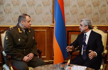 Президент Республики Армения обсудил 8 марта с.г. вопросы военной составляющей с начальником Объединенного штаба ОДКБ
